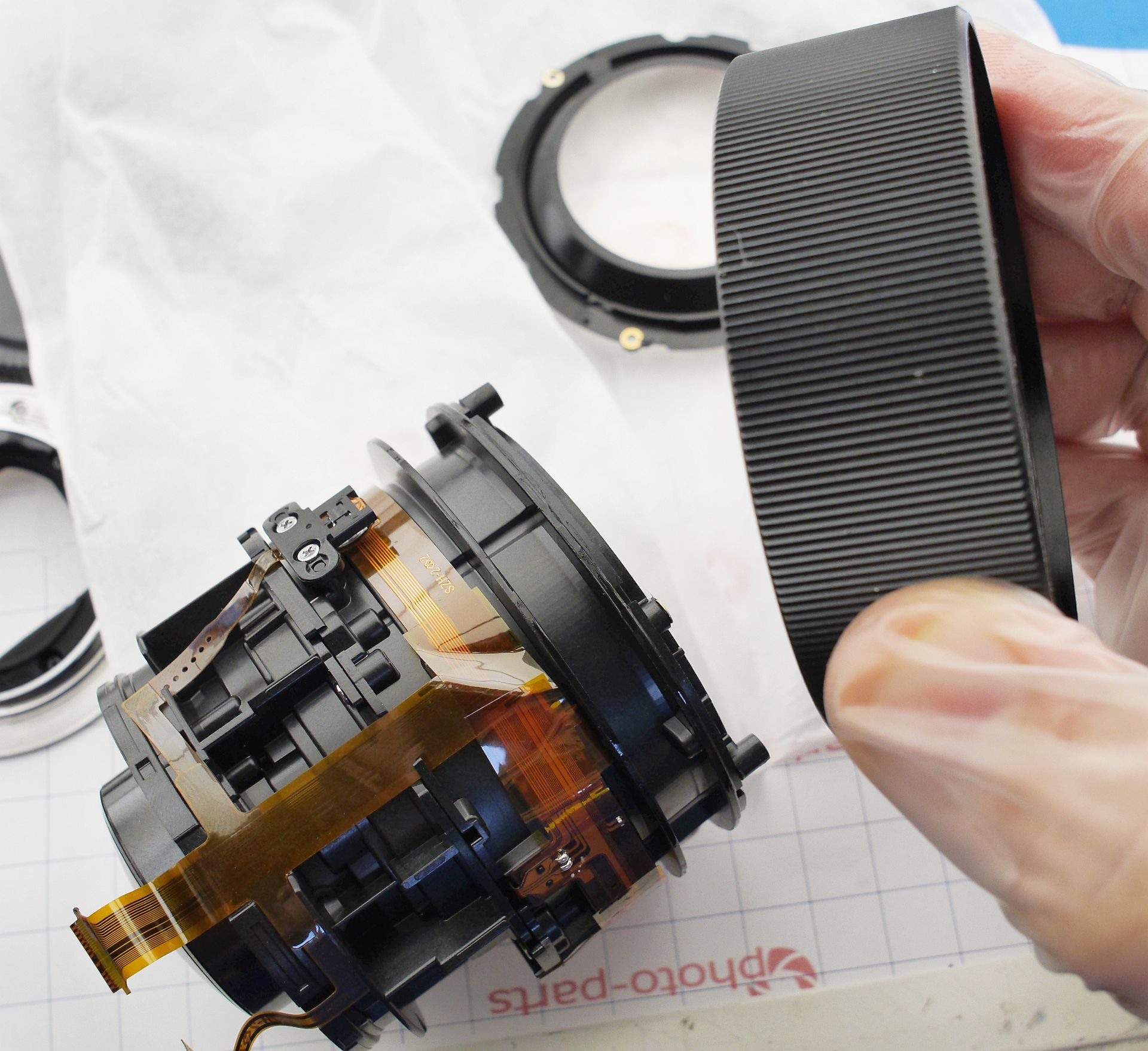 Sony 85mm 1.8 FE - a simple focus fix and teardown